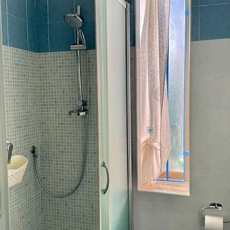 Tina's Tiny House - 10 Meters From The *